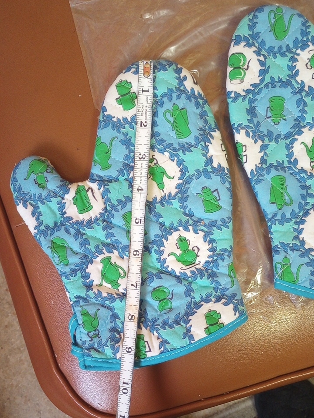 Virginia Vintage Retro Colorful Oven Mitts. Blue Green Aqua White. Open Package - Picture 4 of 4